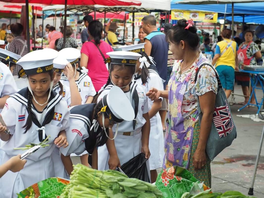 บำเพ็ญประโยชน์กันค่ะ