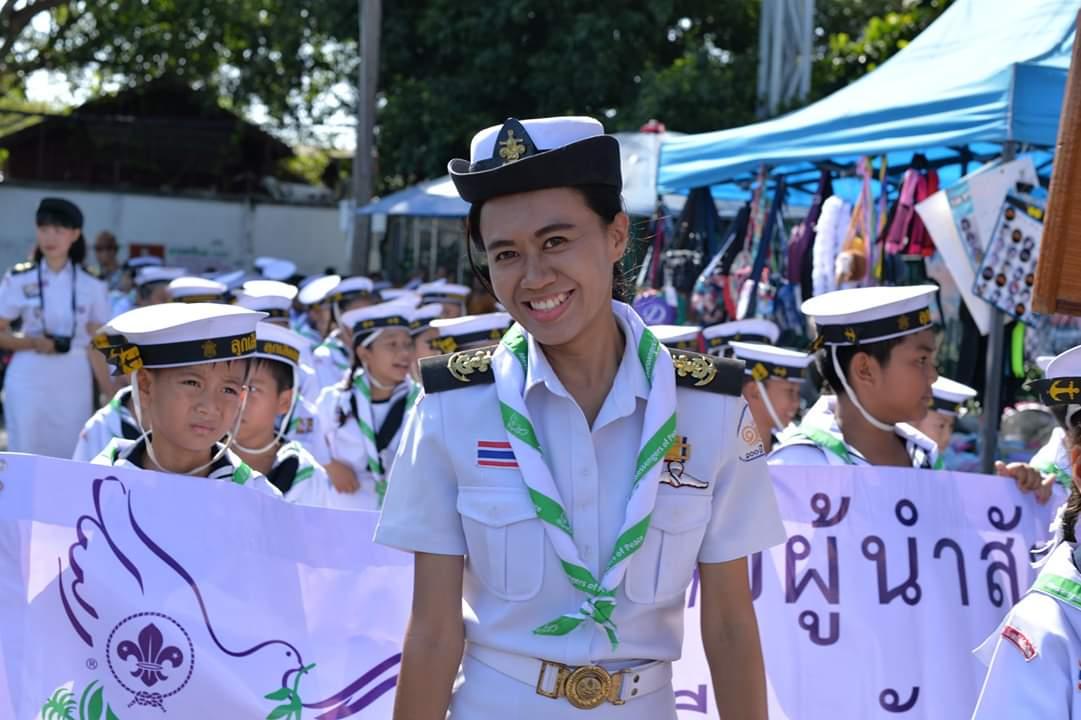 นำลูกเสือไปถวายเทียนพรรษา