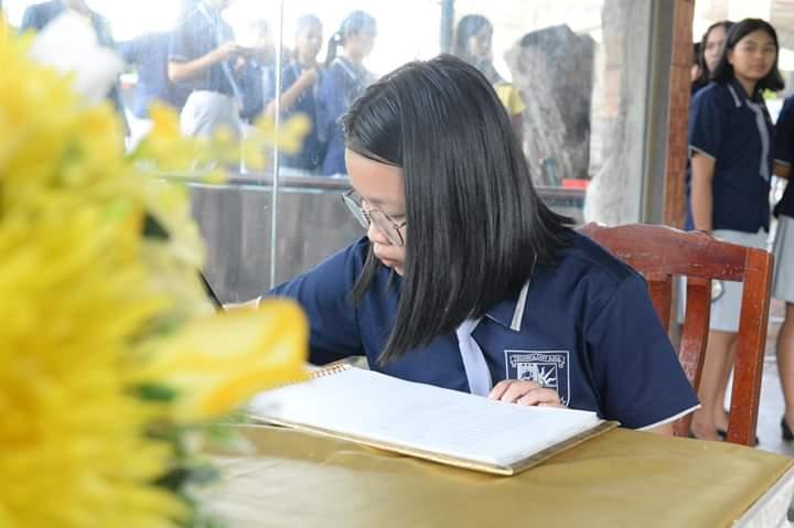 ร่วมพิธีลงนามถวายพระพรชัยมงคล