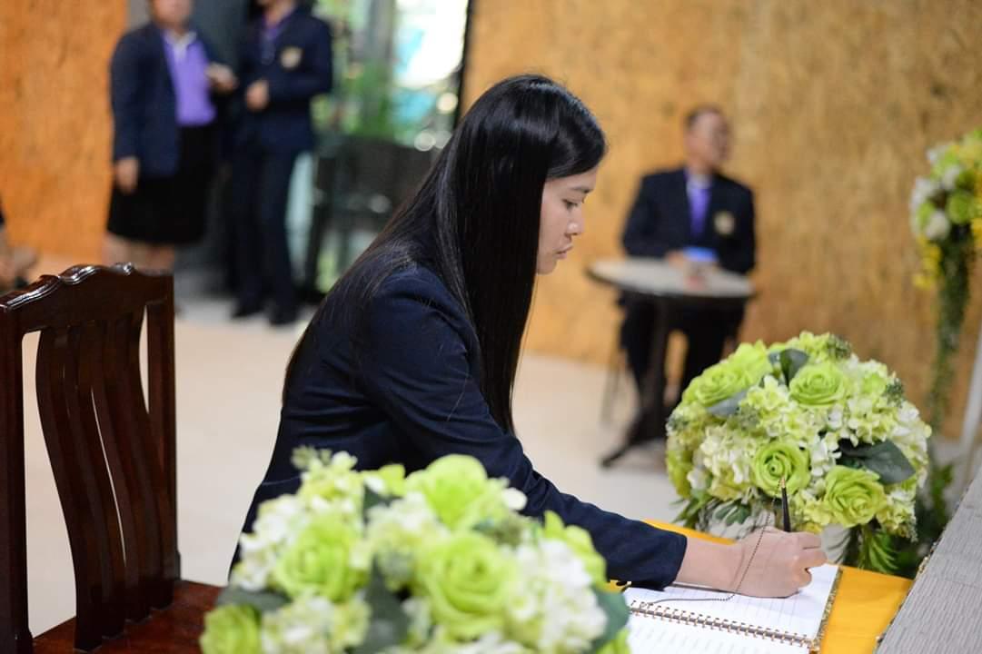 ร่วมลงนามถวายพระพร