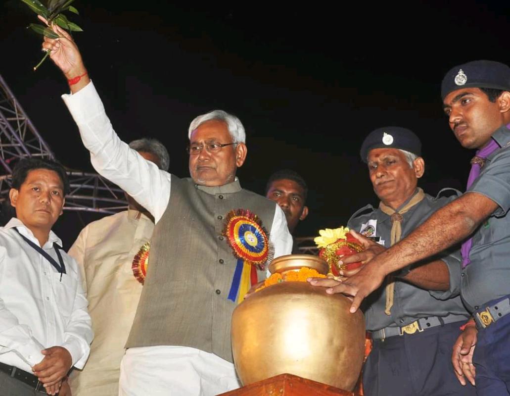 मुख्यमंत्री श्री नीतीश कुमार जी के साथ जिला संगठन आयुक्त वैशाली ऋतुराज