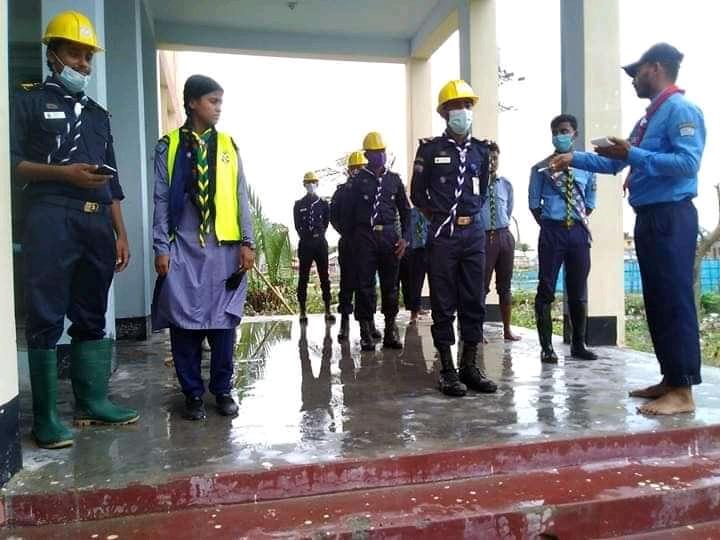 ঘূর্ণিঝড় মোকাবেলায় স্কাউটরা 