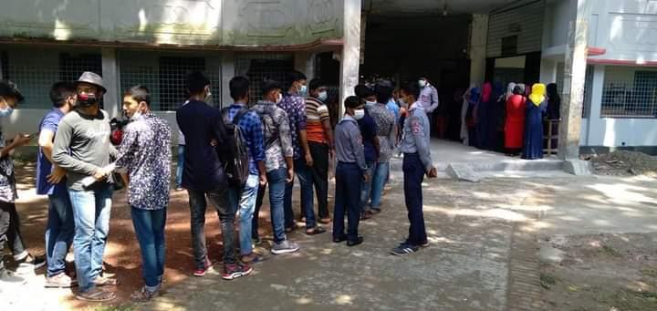 একাদশ শ্রেণির শিক্ষার্থী ভর্তি কার্যকমে সহযোগীতা 