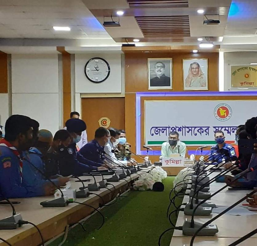 লকডাউন বাস্তবায়নে প্রশাসনের সাথে কুমিল্লা জেলা রোভার