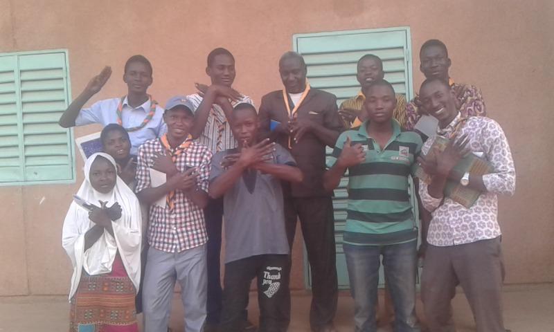 LEADERSHIP TRAINING BASIC SKILLS/ FORMATION DE BASE SUR LE LEADERSHIP POUR LES JEUNES CHEFS d'unités 