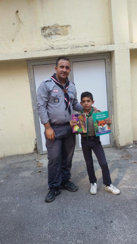 توزيع كتب صيفية على الكشافة والجراميز