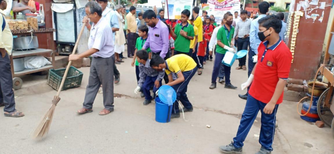 Cleaning our country by children of k.v and scouts