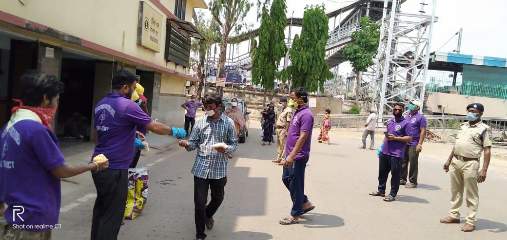 Food Distribution by Rovers of South Eastern Railway 