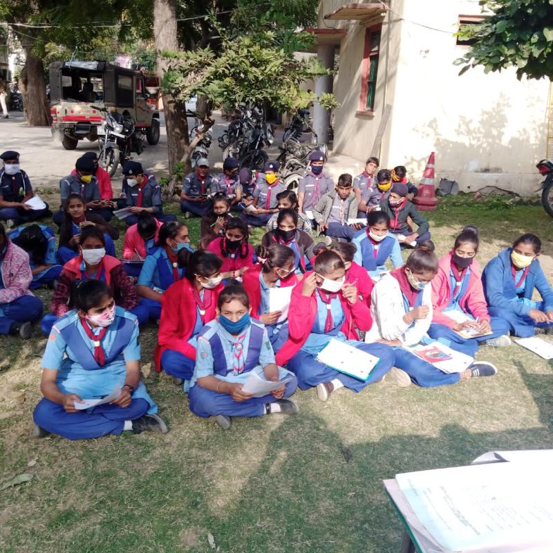 पुलिस विभाग की जानकारी प्राप्त करते स्काउट गाइड लालसोट