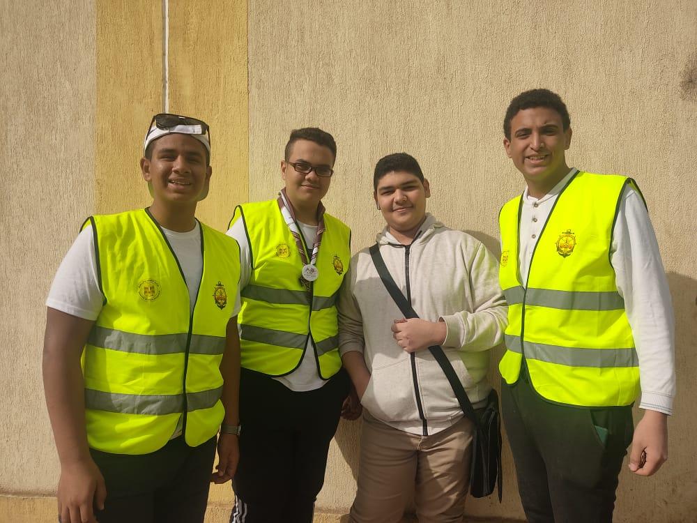 محادثه مع افراد من مسافرين عن اهداف تنميه مستدامه