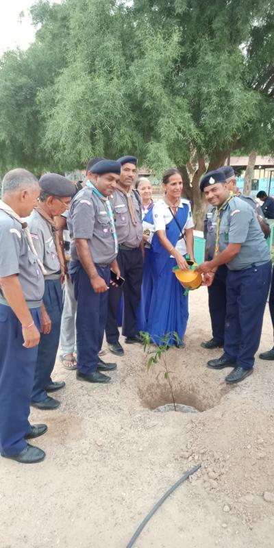 पेड़ लगाकर मनाया जन्मदिन