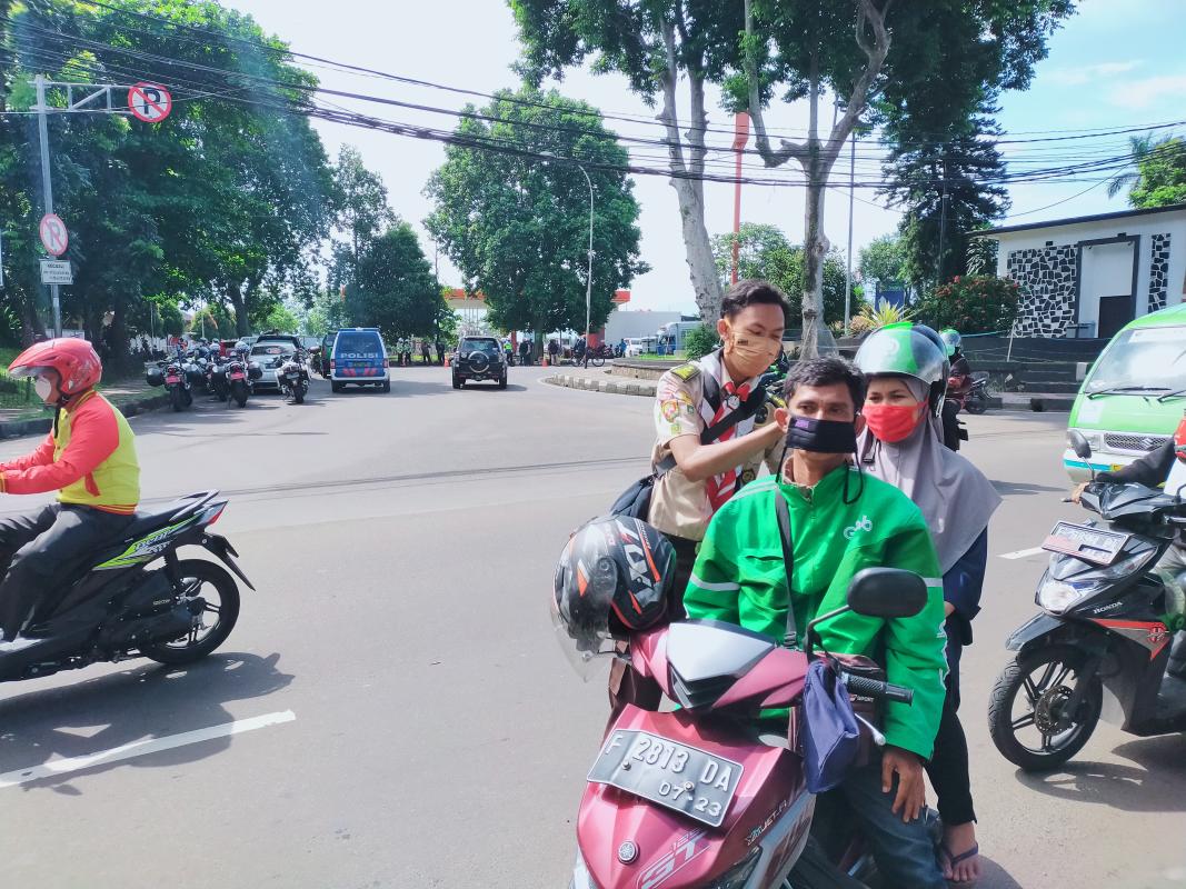 Bogor City Regency Council Scout West Java - 500 Masks Program for Community Residents, Public Riders and Online

