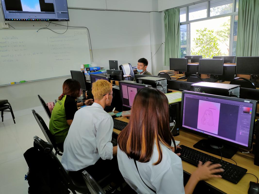 แนะนำ ให้ความรู้โปรแกรมคอมพิวเตอร์แก่นักเรียนในวิทยาลัยฯ 