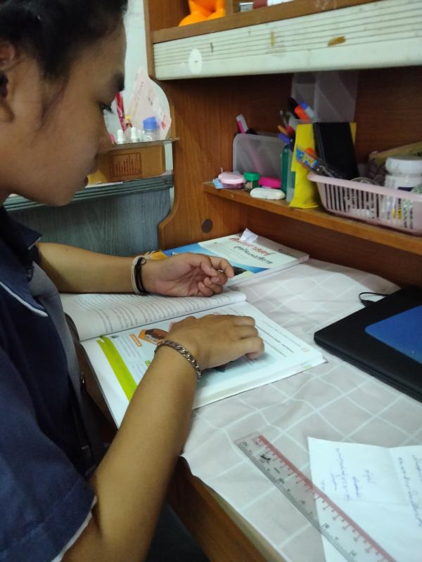 อ่านหนังสือให้คนตาบอด