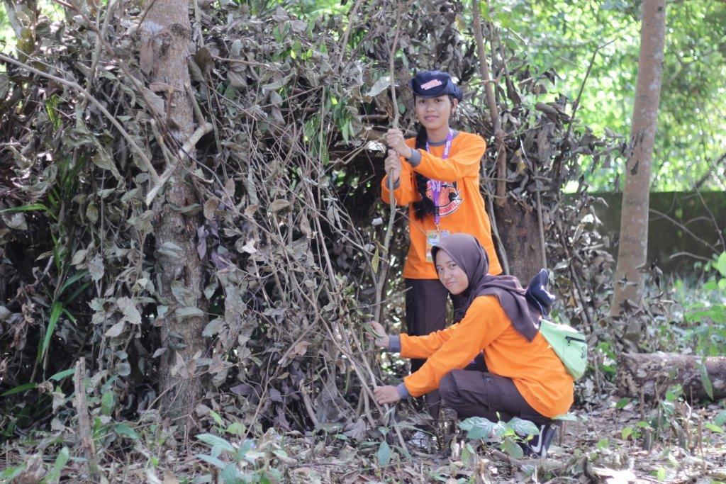 PERKEMAHAN KAMPUNG WIRAKARYA PLAKAT TINGGI MEMBANGUN MIMPI DI PELOSOK SUMSEL