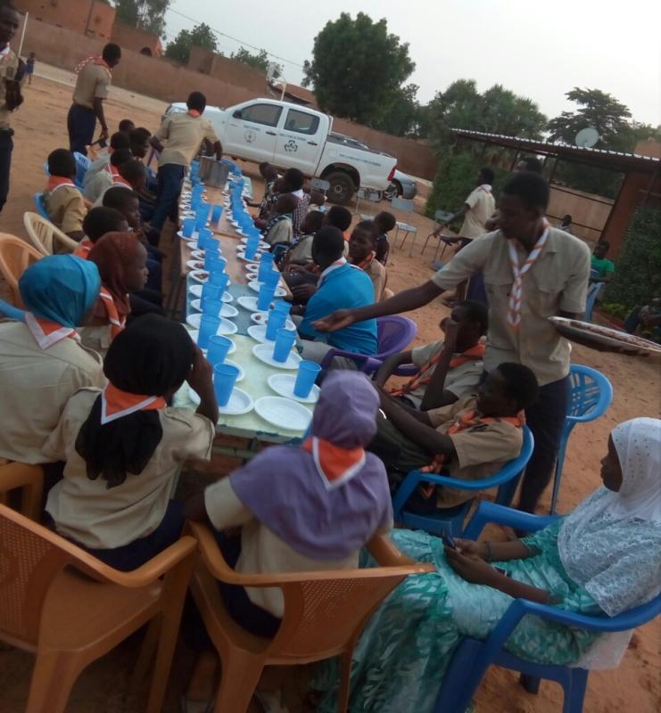 SCOUTS DU NIGER: RUPTURE COLLECTIVE  DES JEUNES/SPECIAL RAMADAN, UNE FRATERNITÉ SCOUTE EN COMPAGNIE DUNE ASSOCIATION DES HANDICAPÉS.