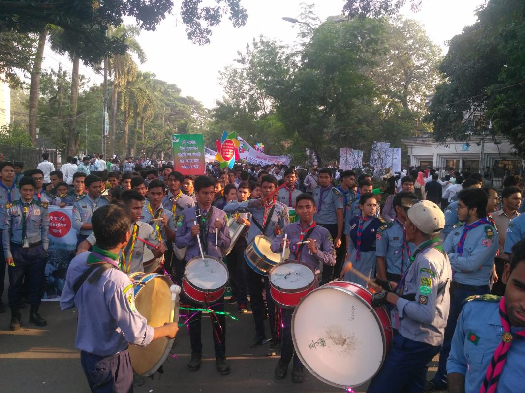 আনন্দ শোভাযাত্রায় অংশগ্রহণ