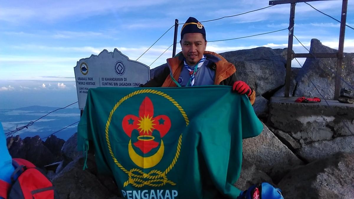 TWO SCOUTS REACH SUMMIT OF MOUNT KINABALU 2018 (MOP)