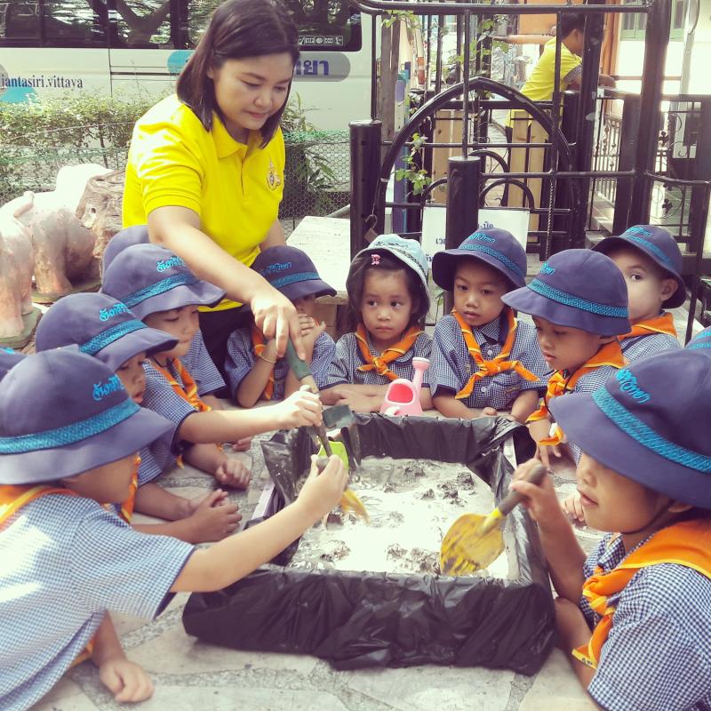 ช่วยกันปลูกข้าว