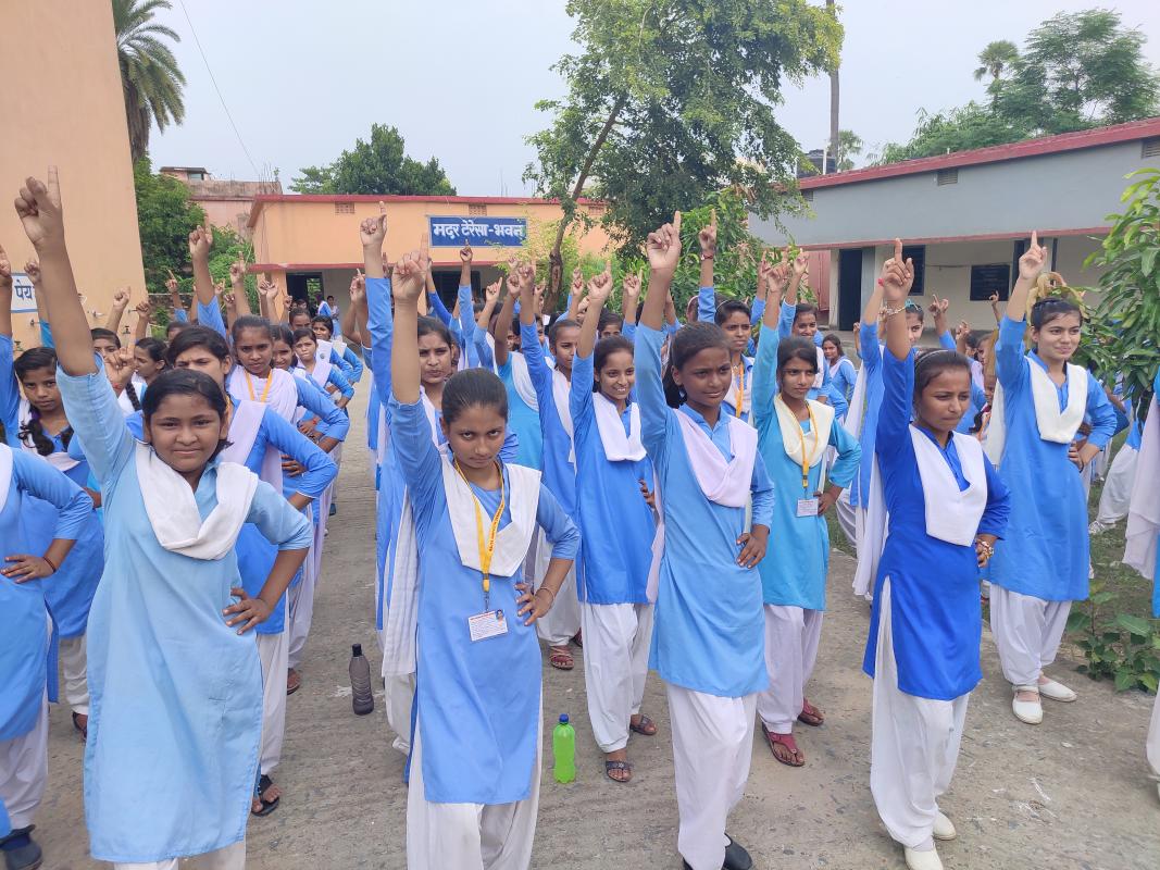 लड़कियों के आत्मविश्वास को बढ़ाने हेतु प्रशिक्षण