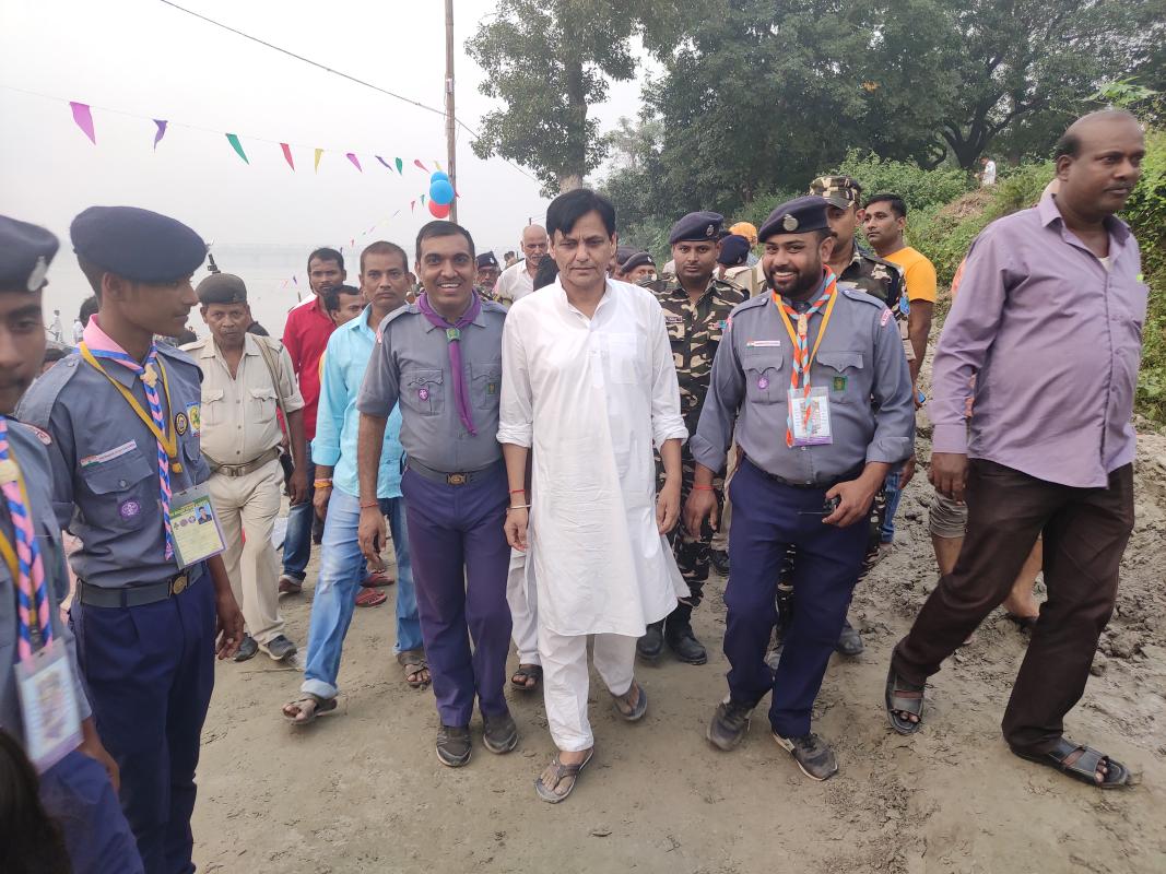 छठ महापर्व के अवसर पर स्काउट गाइड ने दिया से वा