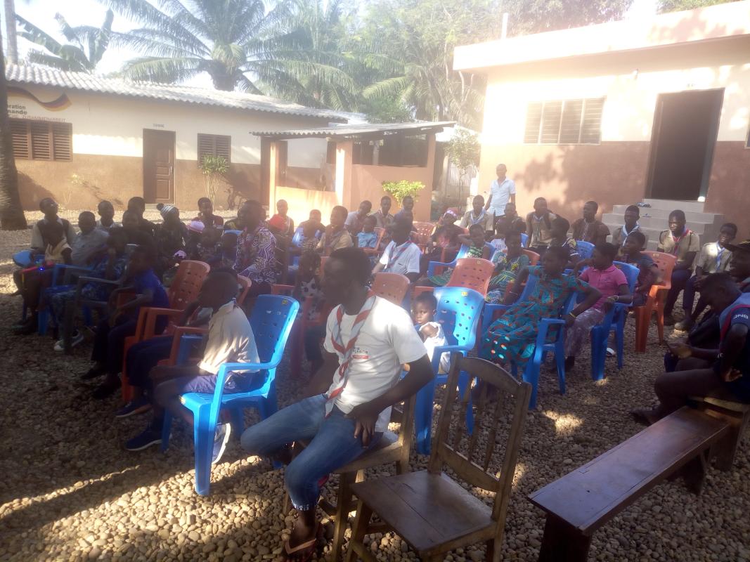 NOËL EN FAMILLE SCOUTE AVEC LES ORPHELINS DE L'ORPHELINAT LA PROVIDENCE DE LOKOSSA 