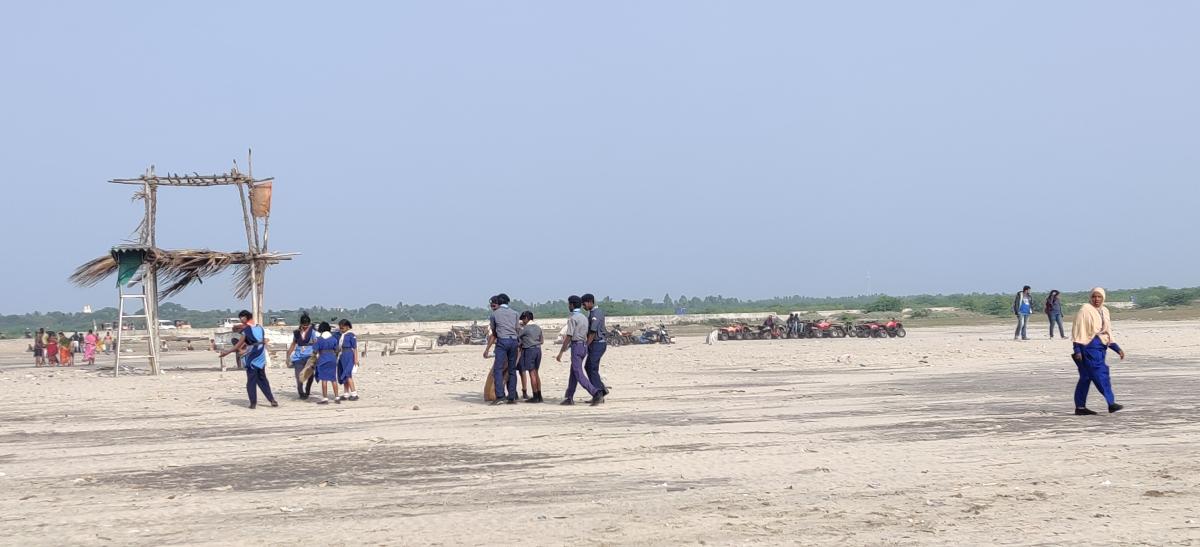 CLEANING BEACH