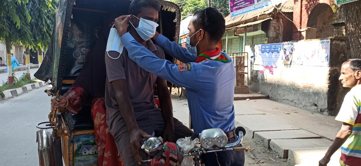 সেবা মুক্ত স্কাউট গ্রুপ এর আয়োজনে মাস্ক বিতরণ