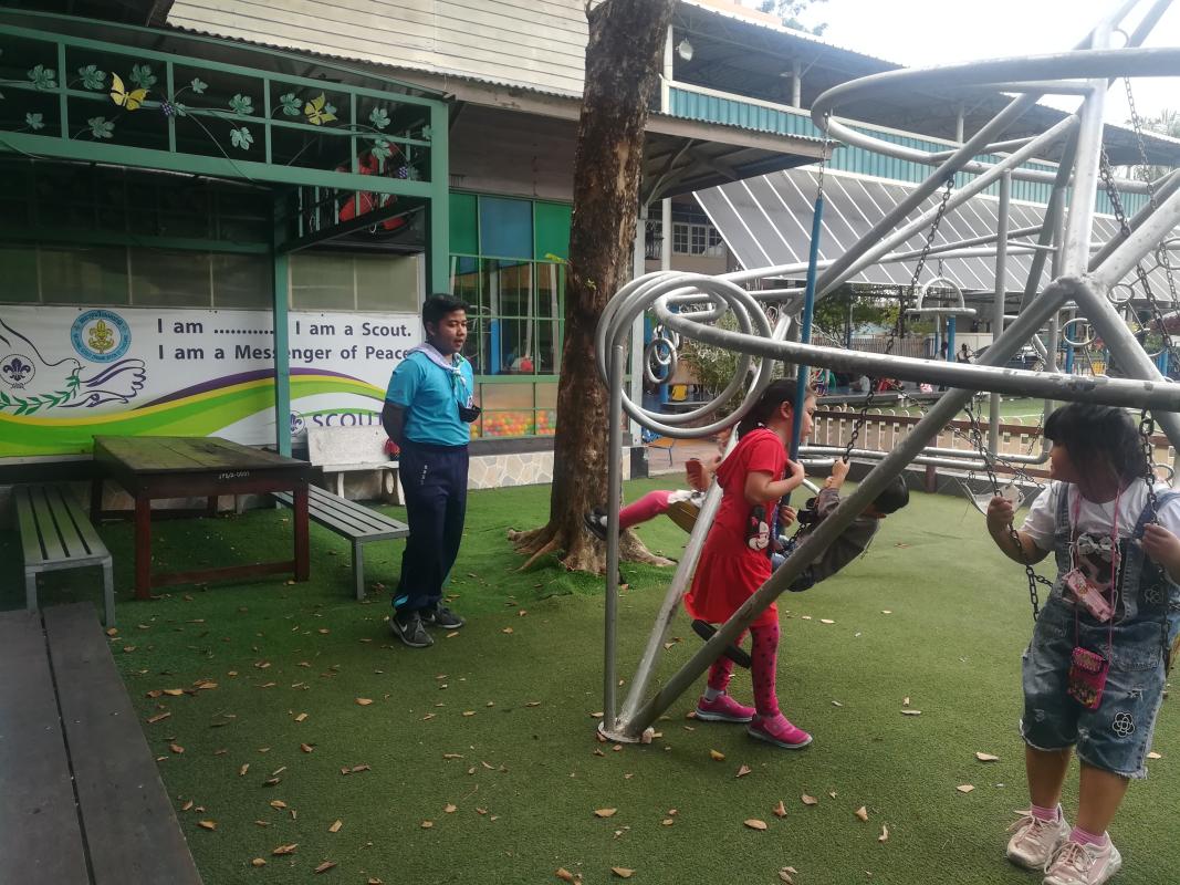 จิตอาสาดูแลนักเรียน