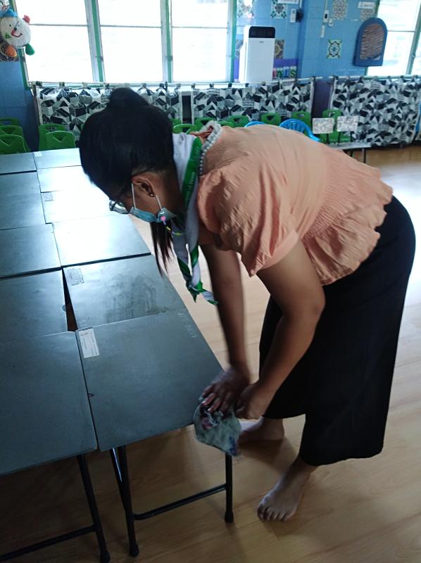 ทำความสะอาดโต๊ะเรียน