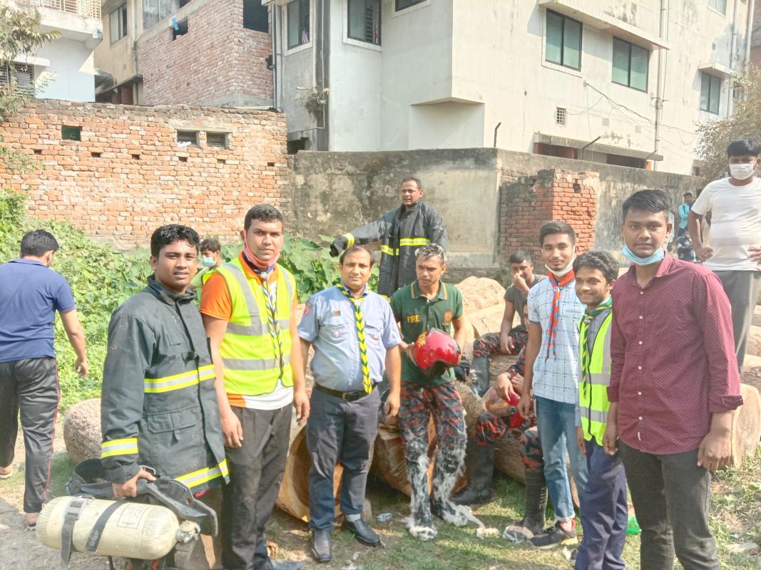 Bangladesh Scouts, Rajshahi District Rover worked with two units of the fire service to set fire to the cotton factory.