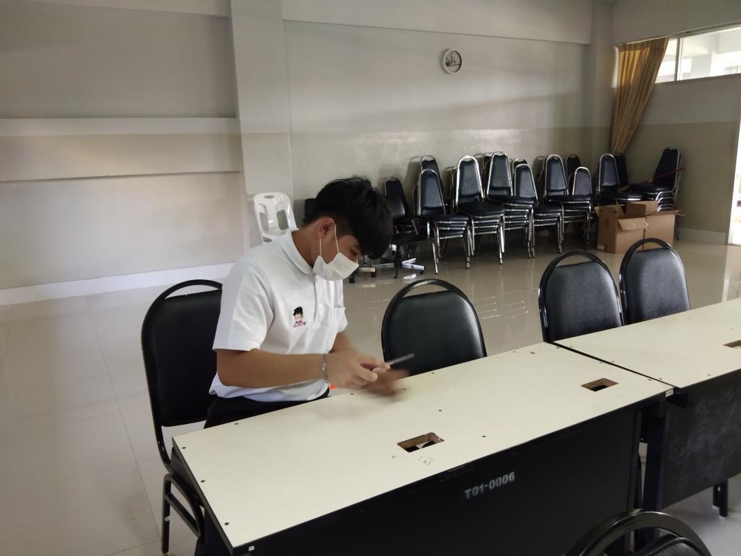 ทำความสะอาดโต๊ะเรียน