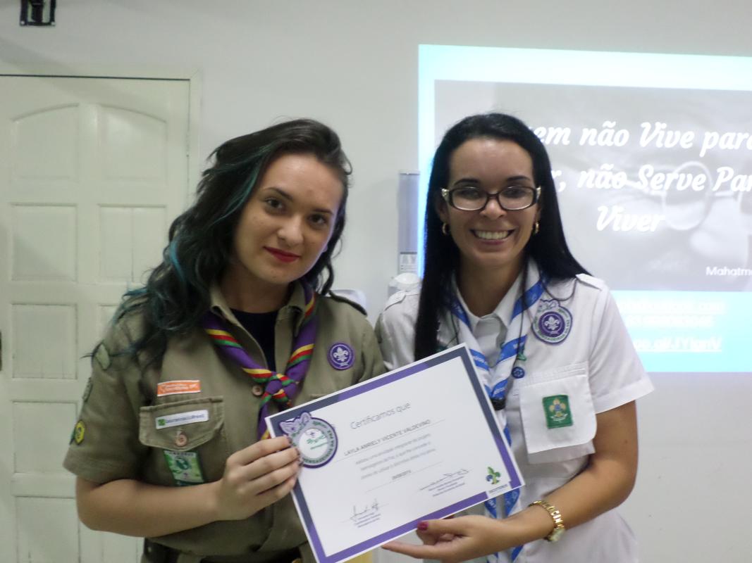 PIONEIRA RECEBE DISTINTIVO DE MENSAGEIRA DA PAZ