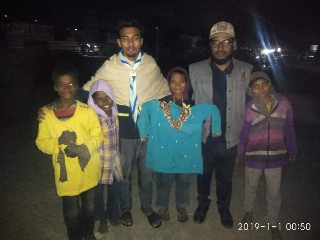 পথশিশুদের মাঝে শীত বস্ত্র বিতরণ