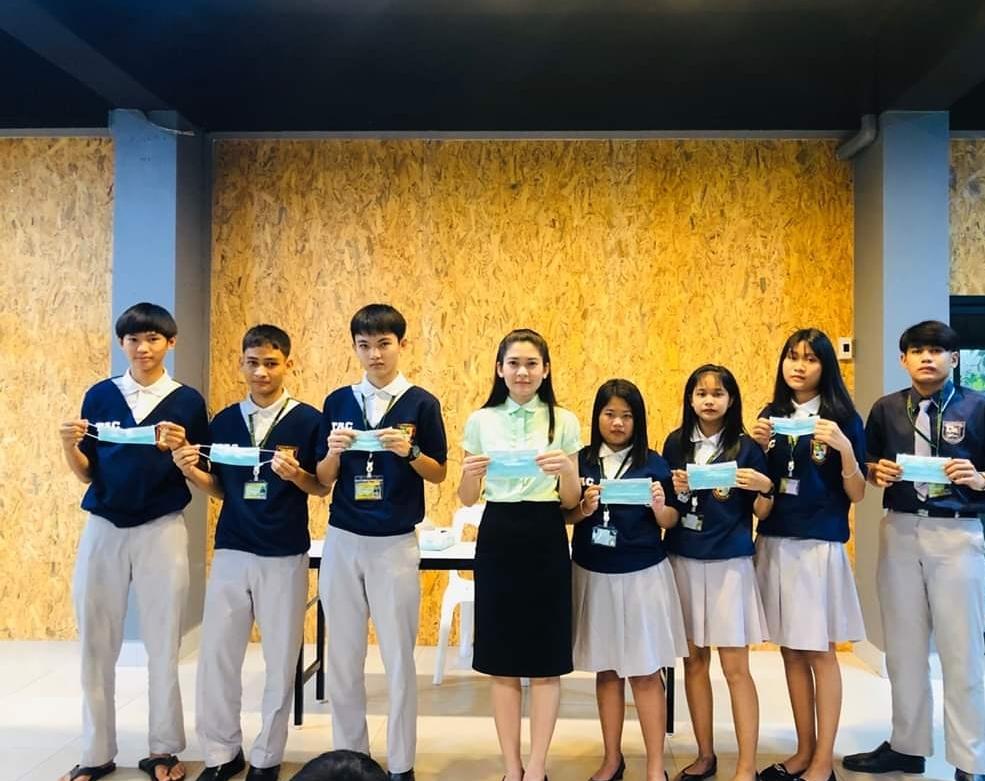 สอนนักเรียนใส่หน้ากากอนามัย