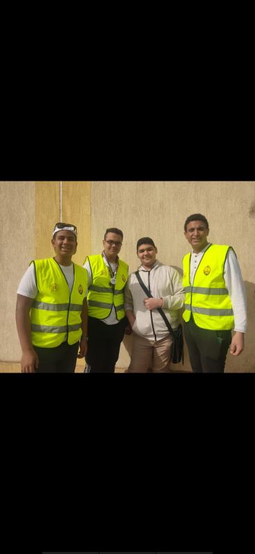 محادثه مع افراد من مسافرين عن اهداف تنميه مستدامه