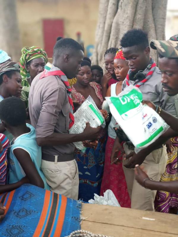 DISTRIBUTION DE MOUSTIQUAIRES A LA POPULATION PAR LES SCOUTS DU SÉNÉGAL(Dakar)