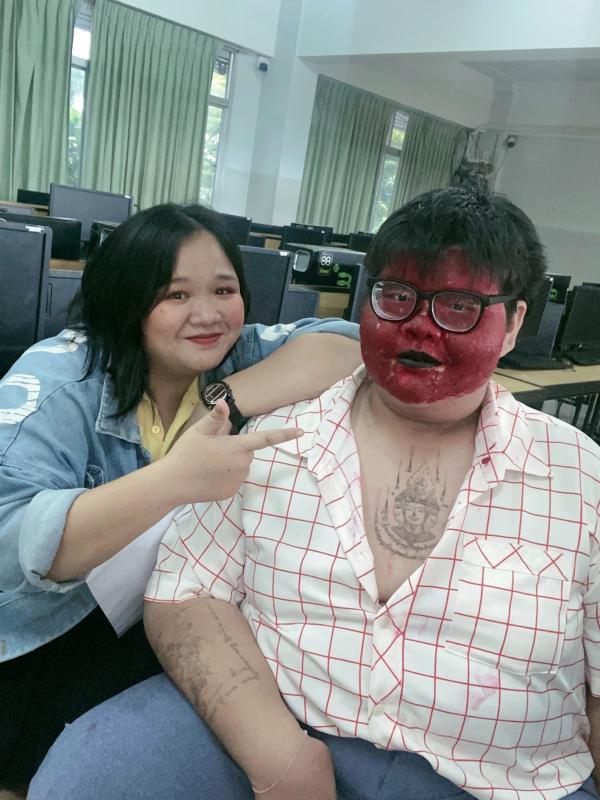 ช่วยแต่งหน้านักเรียนเข้าร่วมประกวดหนังสั้น