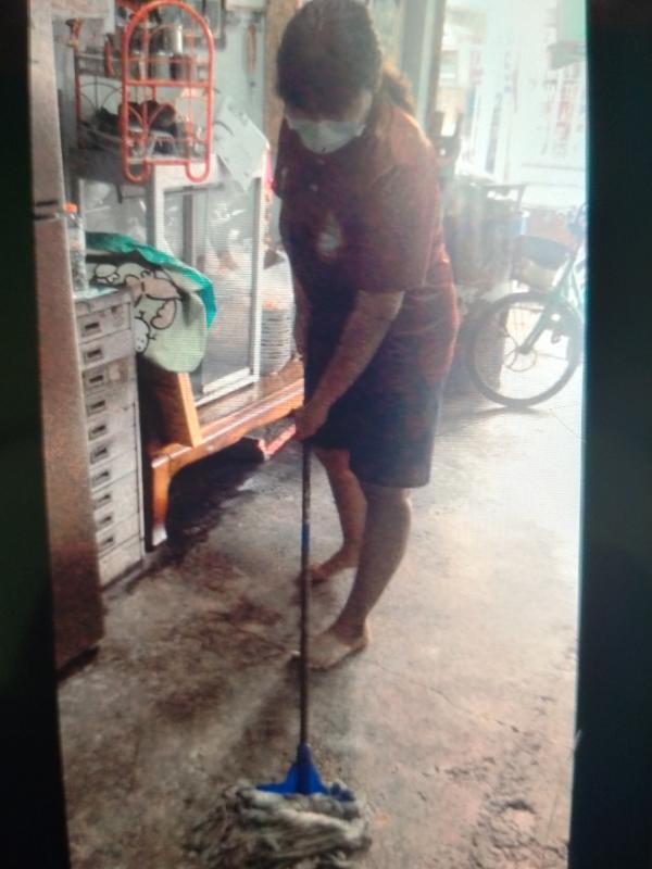 ถูพื้นบ้าน