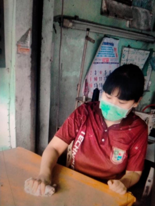 ช่วยตาเช็ดโต๊ะ