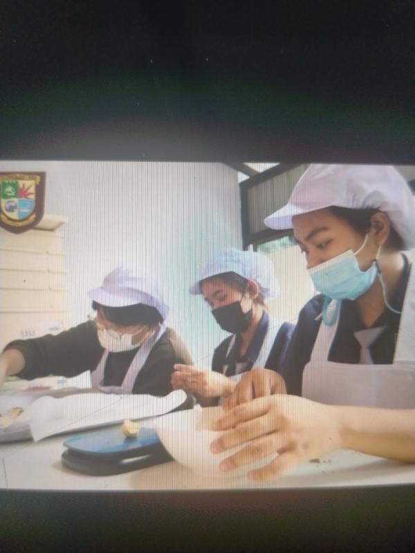 ทำขนมที่วิทยาลัย