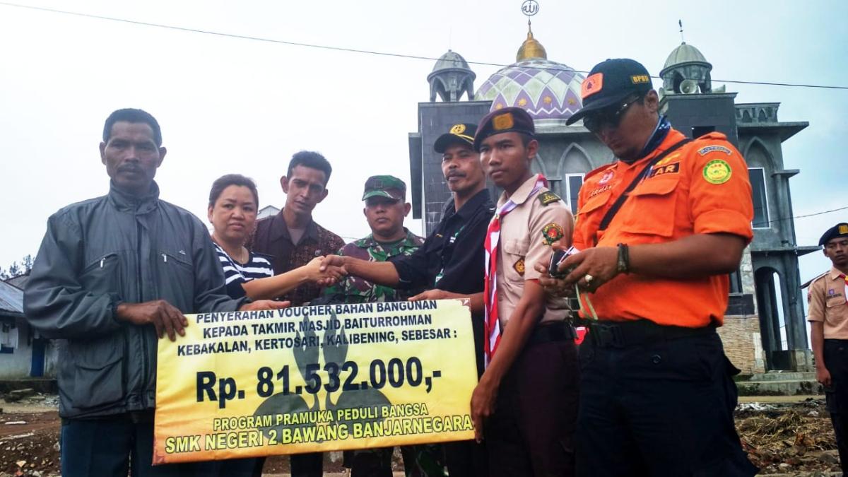 Jelang Ramadhan Pramuka Salurkan Bantuan Perbaikan Masjid Akibat Gempa
