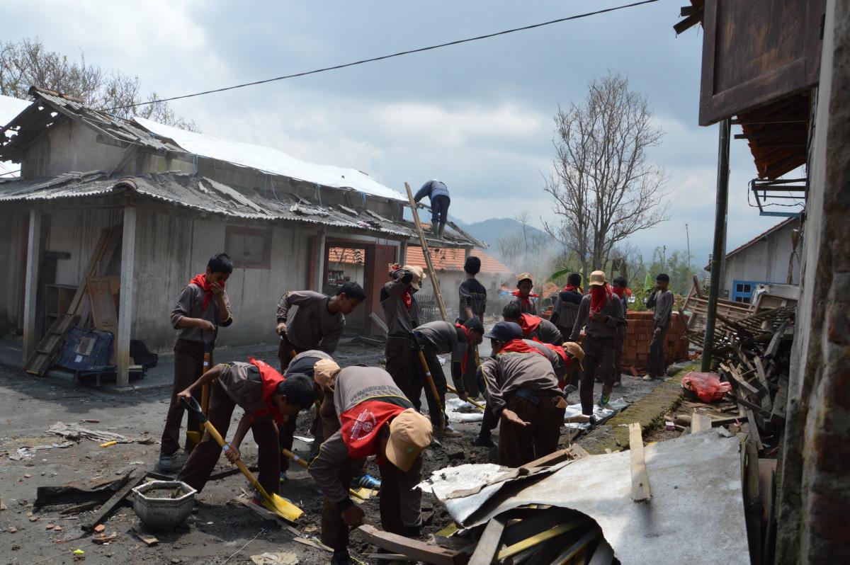 PRAMUKA DAARUL UKHUWWAH  TANGGAP BENCANA ALAM