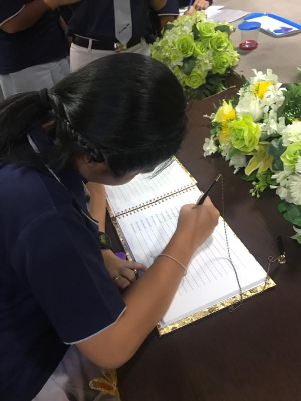 ร่วมลงนามถวายพระพรวันแม่แห่งชาติ