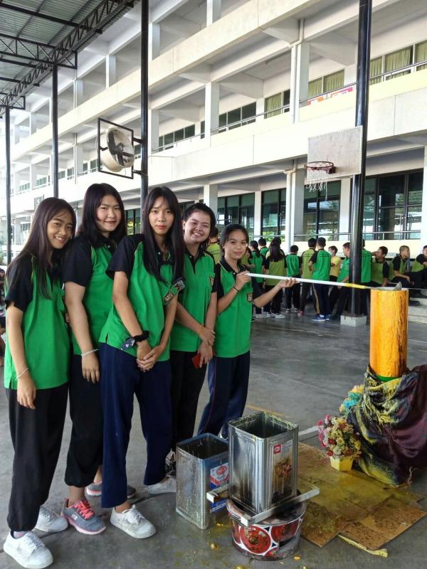 ร่วมหล่อเทียนพรรษากับทางวิทยาลัย