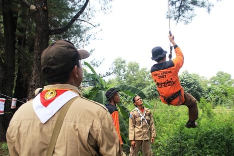 Being living in the “Ring of Fire” which meaning that natural disaster is commonly happen, Scouts in Indonesia must always prepared. Not only for themselves or for their family, but also prepared to help the community. 