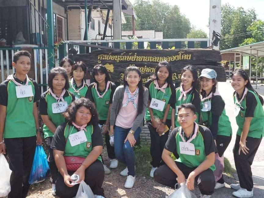 ร่วมปลูกป่าชายเลนกับทางวิทยาลัย