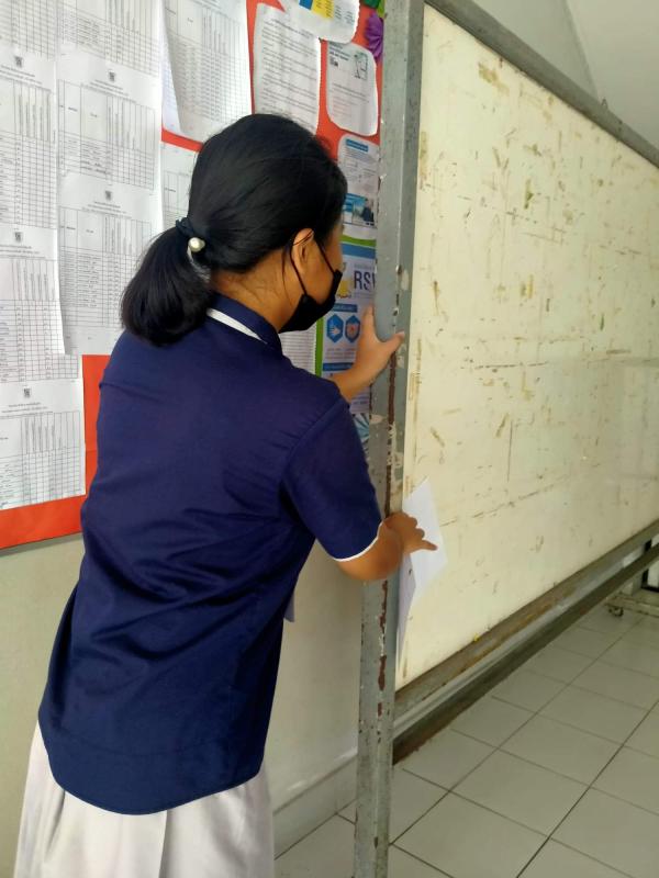 จิตอาสาช่วยเก็บกระดาน