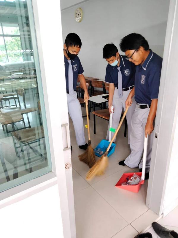 กวาดห้องเรียน