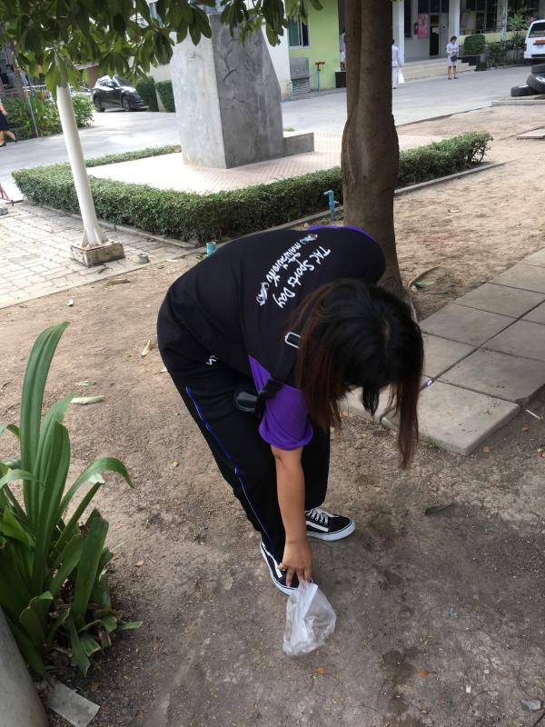 เก็บขยะบริเวรศาลาวิลัย